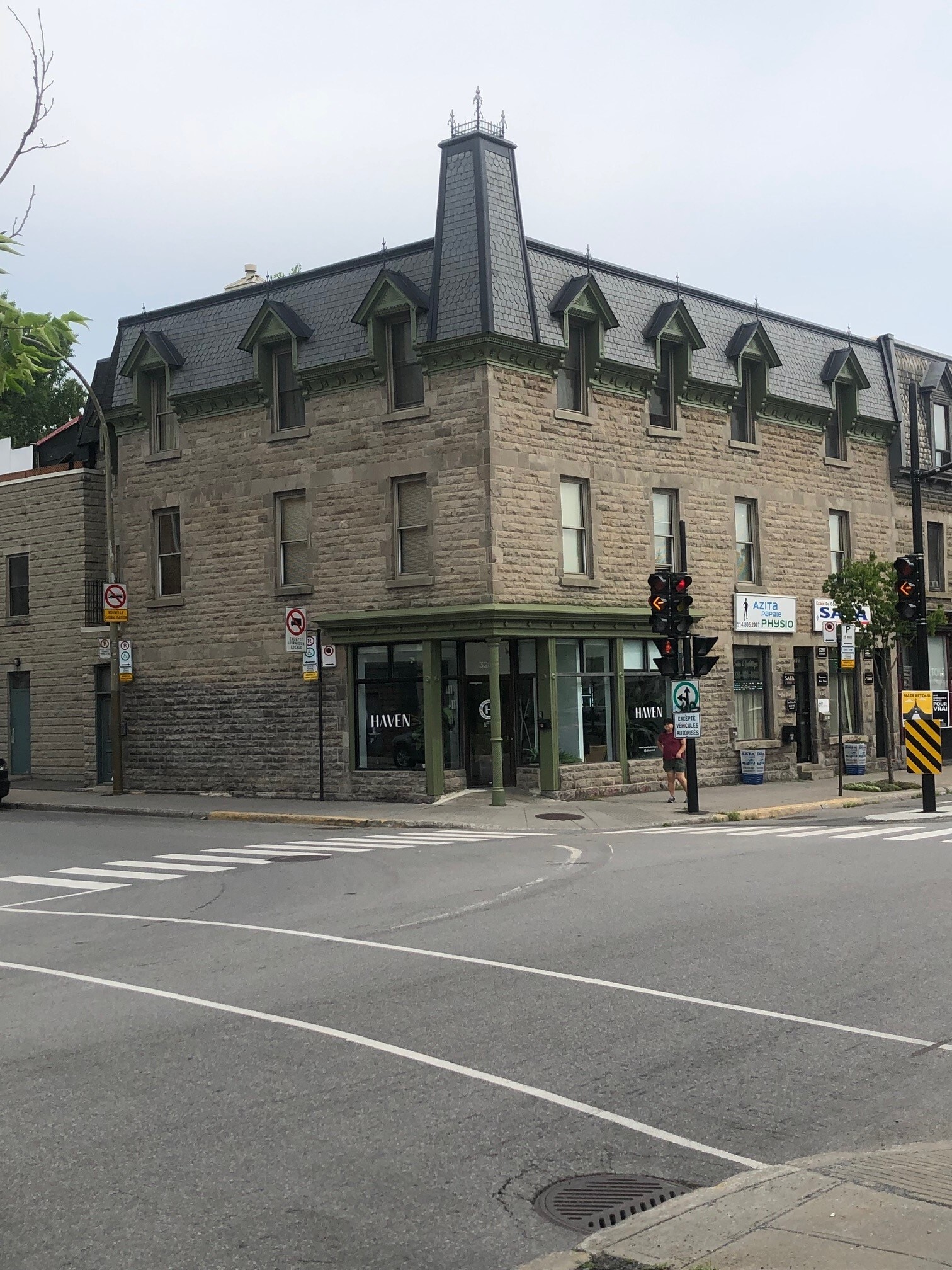 3285 Rue Saint-Jacques, Montréal, QC à louer Photo de l’immeuble– Image 1 sur 7