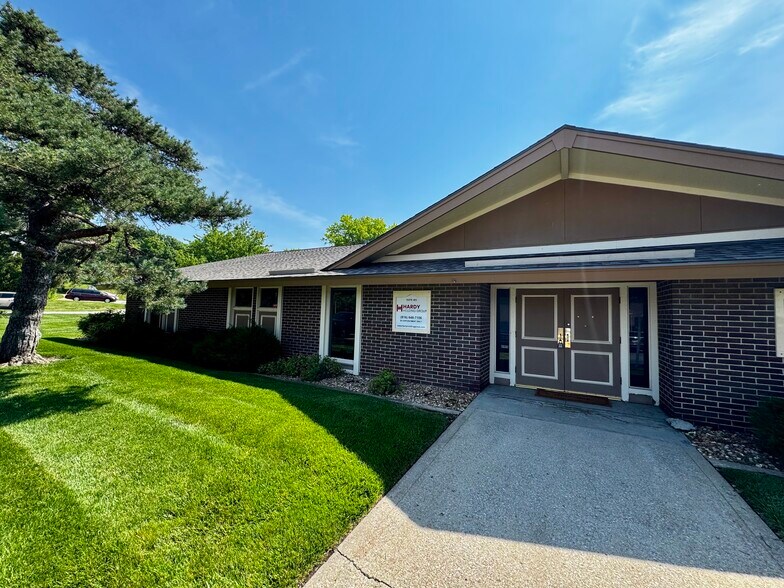 1170 W Kansas St, Liberty, MO à louer - Photo principale – Image 1 sur 15