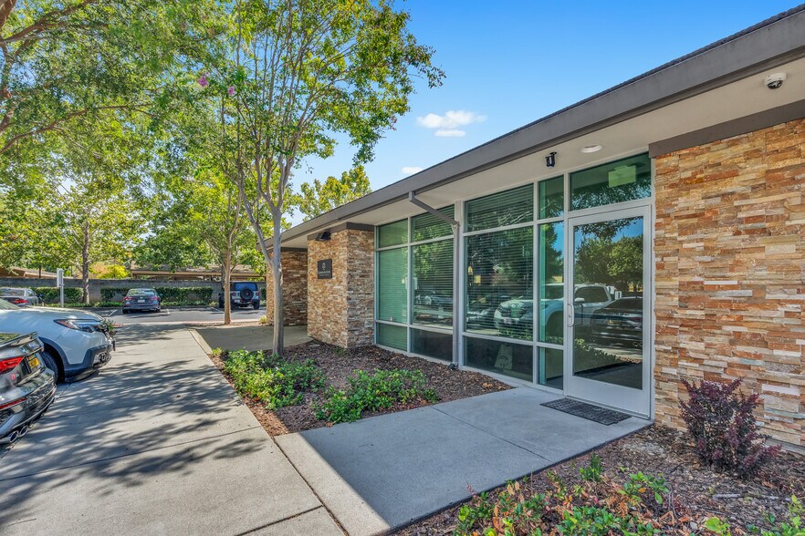 1930 Del Paso Rd, Sacramento, CA à vendre - Photo de l’immeuble – Image 3 sur 39