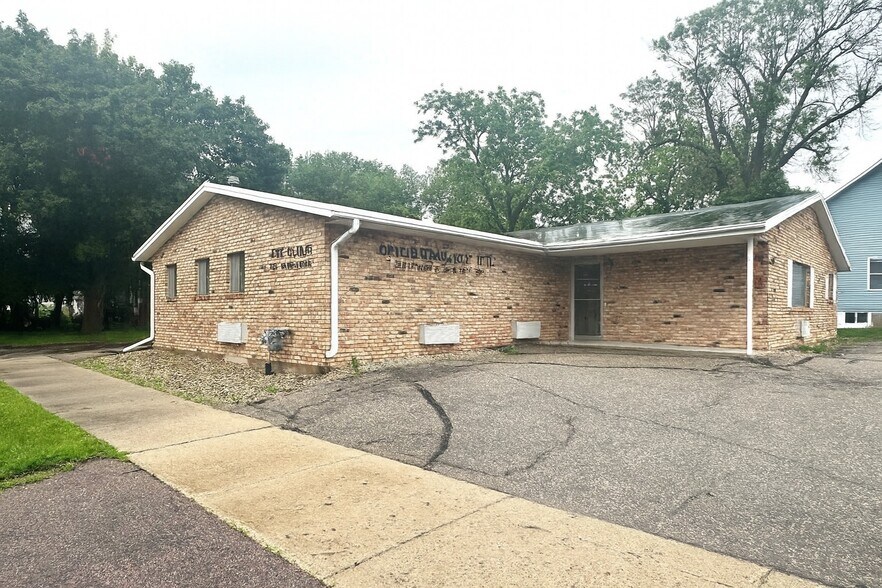 722 10th St, Worthington, MN à vendre - Photo principale – Image 1 sur 15