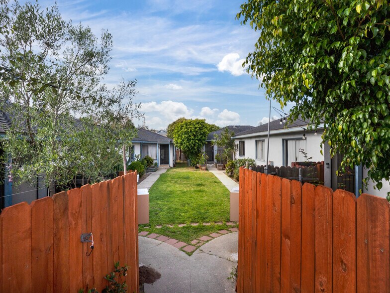 1417 Manhattan Beach Blvd, Manhattan Beach, CA à vendre - Photo de l’immeuble – Image 1 sur 5
