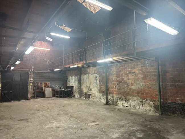 Plus de détails pour Local d’activités à vendre