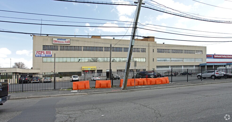 400 Delancy St, Newark, NJ à louer - Photo de l’immeuble – Image 2 sur 4
