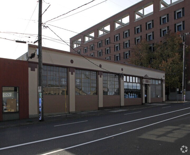 606 SE Madison St, Portland, OR à louer - Photo de l’immeuble – Image 2 sur 4