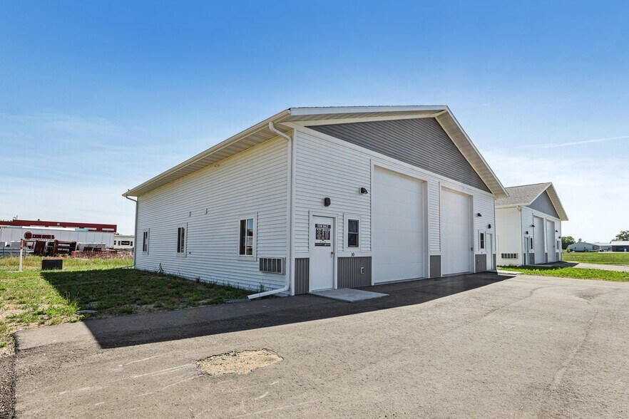 Unit 7 + 8 portefeuille de 2 biens à vendre sur LoopNet.fr - Photo de l’immeuble – Image 3 sur 28