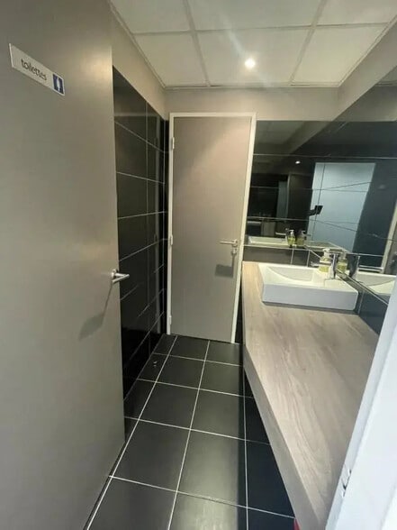 Bureau dans Nantes à louer - Photo de l’immeuble – Image 3 sur 8