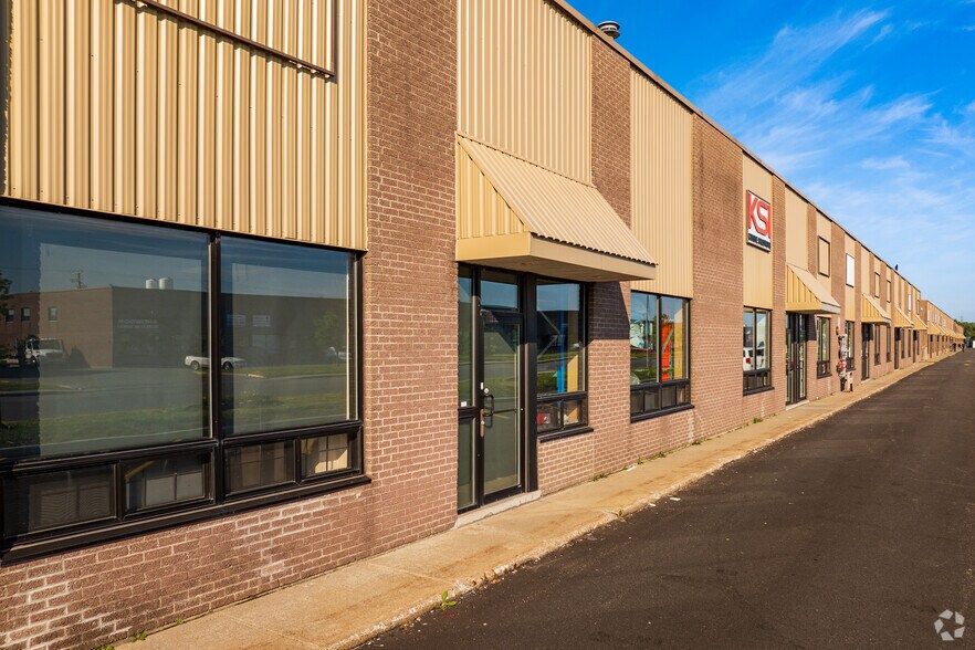 1100-1190 Rue Bégin, Saint-Laurent, QC à louer - Photo de l’immeuble – Image 3 sur 22