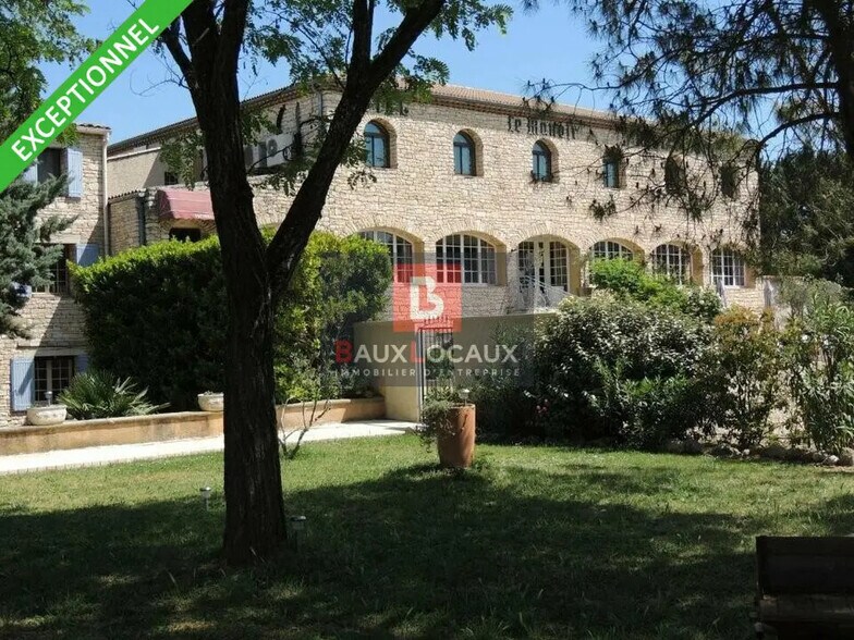 Local d'activités dans Apt à vendre - Photo de l’immeuble – Image 1 sur 12