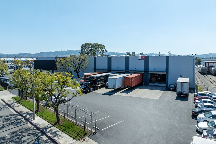 15736 E Valley Blvd, City of Industry, CA à louer - Photo de l’immeuble – Image 3 sur 12