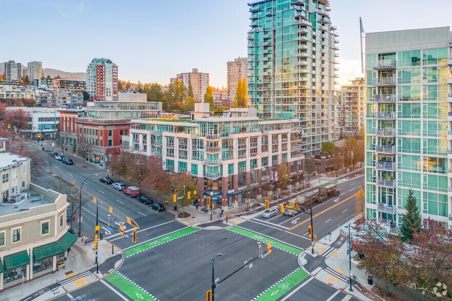 100 Esplanade Espl E, North Vancouver, BC à louer - Aérien – Image 3 sur 11