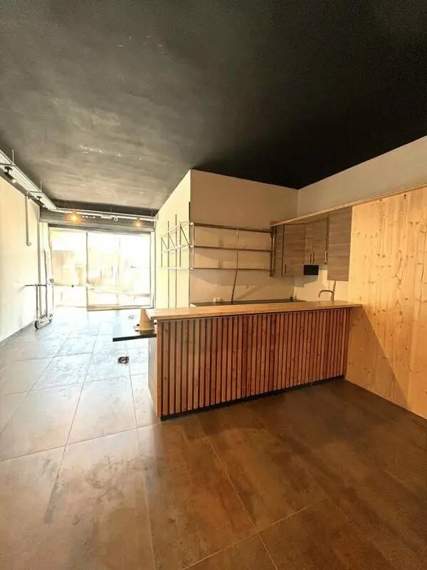 Local commercial dans Antibes à louer Photo de l’immeuble– Image 1 sur 7