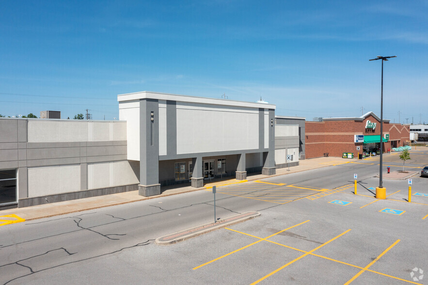 35 Mapleview Dr W, Barrie, ON à louer - Photo de l’immeuble – Image 2 sur 65