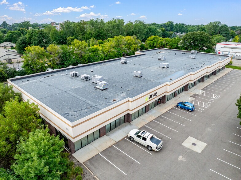 2611 N Hamline Ave, Roseville, MN à vendre - Photo de l’immeuble – Image 2 sur 6