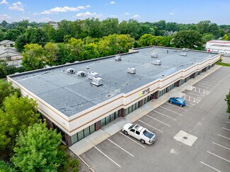 Plus de détails pour 2611 N Hamline Ave, Roseville, MN - Local d’activités à vendre