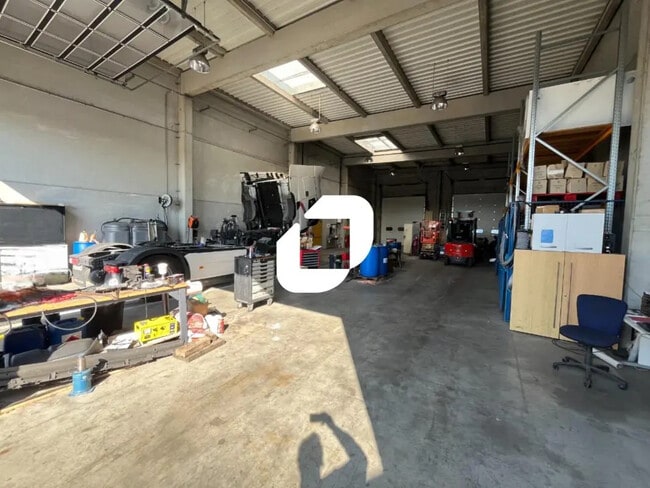 Plus de détails pour Bureau, Local d'activités à louer