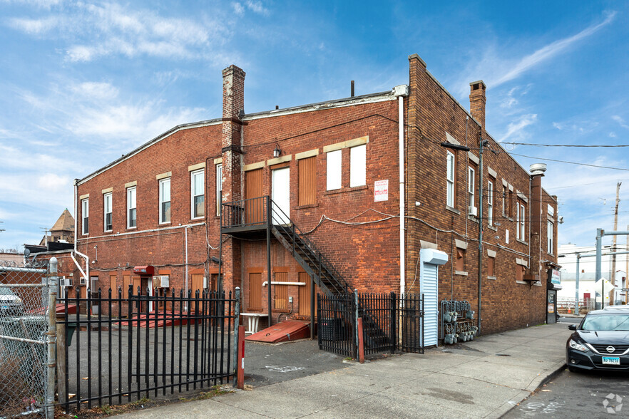 1294 Stratford Ave, Bridgeport, CT à louer - Photo de l’immeuble – Image 3 sur 4