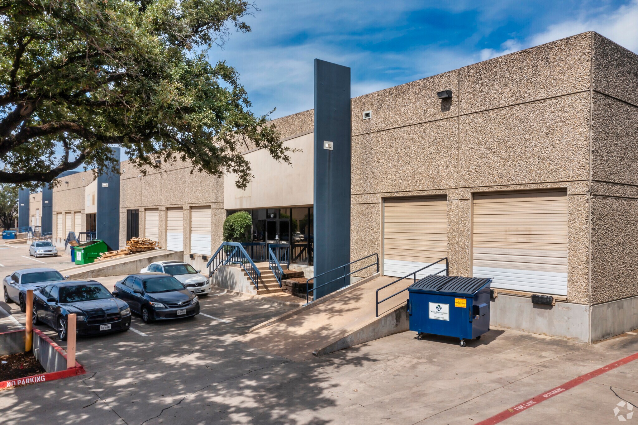 10610 Newkirk St, Dallas, TX à louer Photo de l’immeuble– Image 1 sur 7