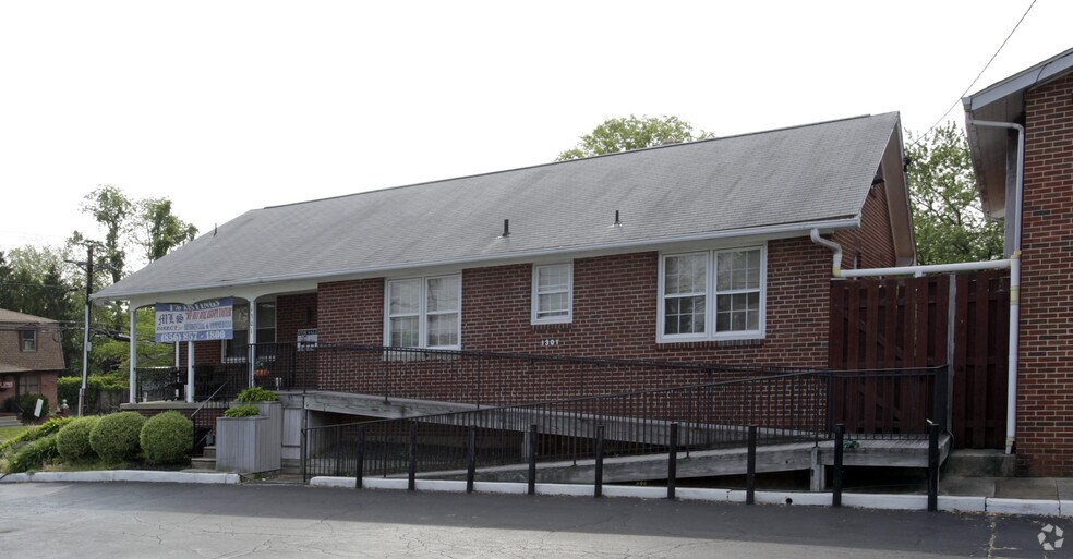 1301 Kings Hwy N, Cherry Hill, NJ à vendre - Photo principale – Image 1 sur 3