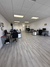 7791 NW 46th St, Doral, FL à louer Photo intérieure– Image 2 sur 4