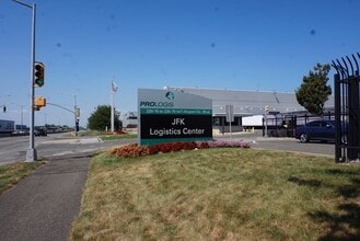 230-39 International Airport Ctr Blvd, Springfield Gardens, NY à louer Photo de l’immeuble– Image 1 sur 3