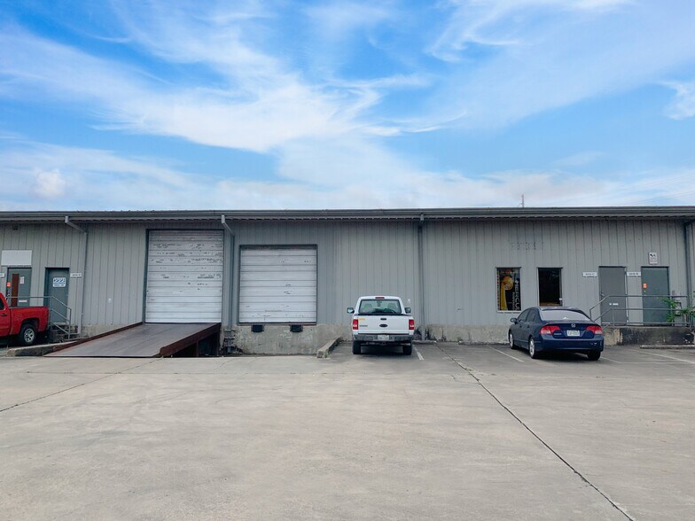 8910 Lawndale St, Houston, TX à louer - Photo de l’immeuble – Image 3 sur 12