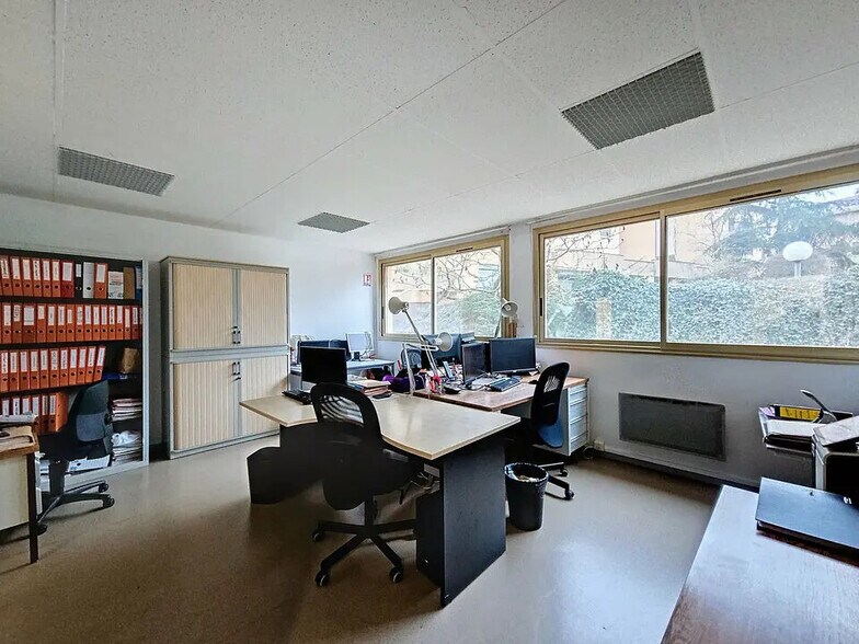 Bureau dans Lyon à vendre - Photo de l’immeuble – Image 2 sur 12