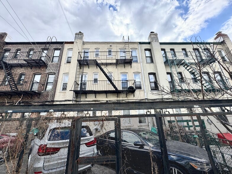 3444 43rd St, Long Island City, NY à vendre - Photo de l’immeuble – Image 3 sur 4