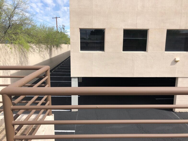 3365 N Campbell Ave, Tucson, AZ à louer - Photo de l’immeuble – Image 3 sur 9
