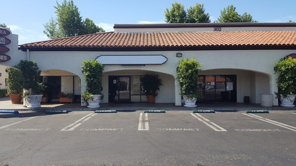 330-390 N Lantana St, Camarillo, CA à louer - Photo de l’immeuble – Image 3 sur 4