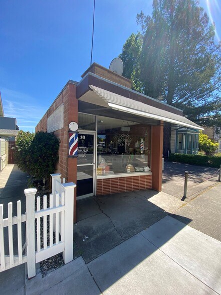 18 Liberty St, Petaluma, CA à vendre - Photo de l’immeuble – Image 3 sur 4