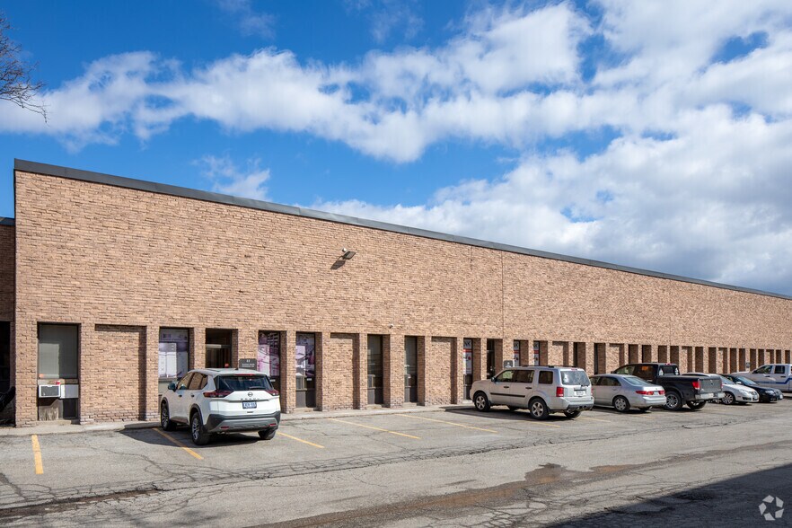 1565 Britannia Rd E, Mississauga, ON à louer - Photo de l’immeuble – Image 2 sur 2