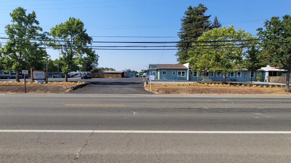3177 Guerneville Rd, Santa Rosa, CA à louer - Photo de l’immeuble – Image 3 sur 26