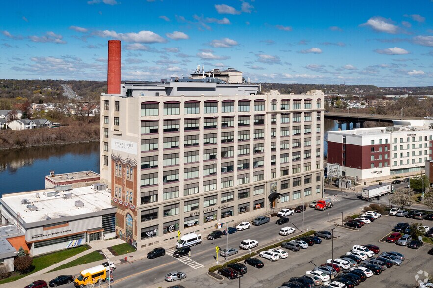 433 River St, Troy, NY à louer - Photo principale – Image 1 sur 4