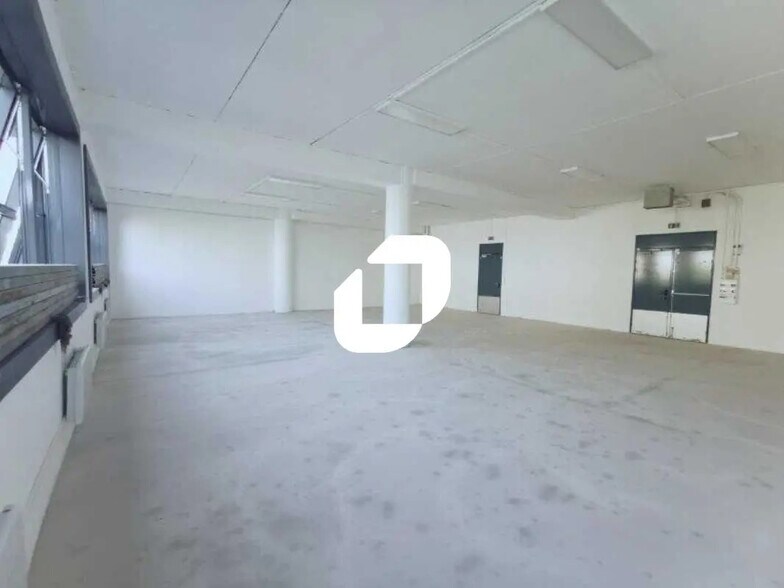 Industriel/Logistique dans Paris à louer - Photo de l’immeuble – Image 3 sur 12