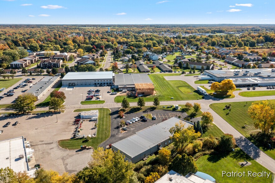 75 Applewood Dr, Sparta, MI à vendre - Aérien – Image 2 sur 34