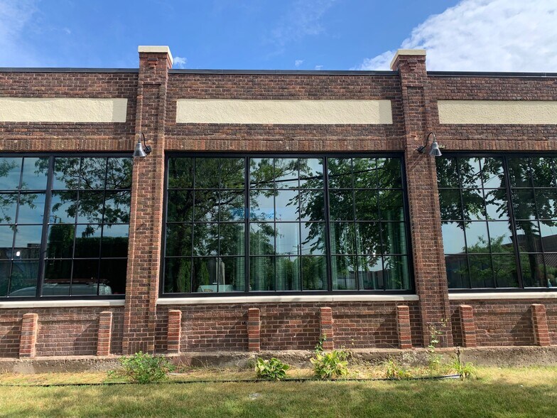 1911 Jefferson St NE, Saint Anthony, MN à louer - Photo de l’immeuble – Image 2 sur 3