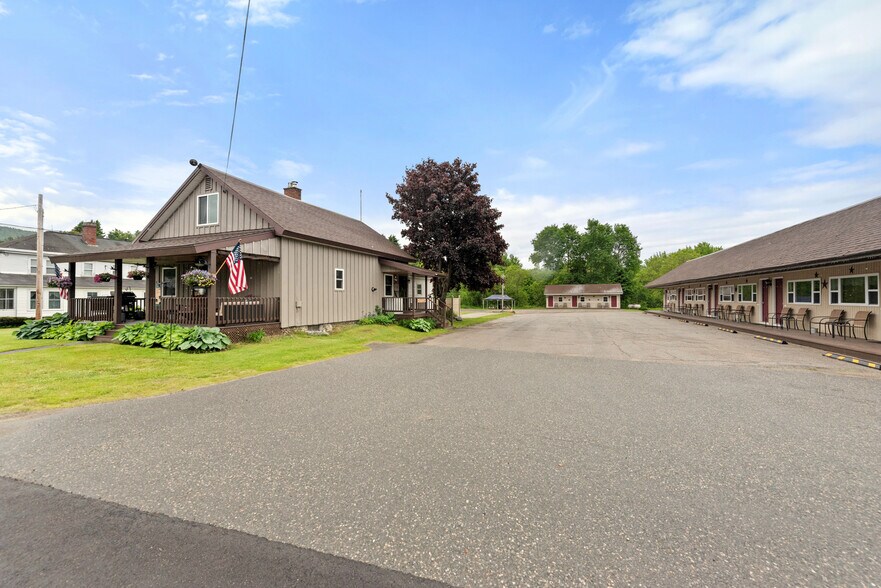 124 132 Main Street, Errol, NH à vendre - Photo de l’immeuble – Image 2 sur 63