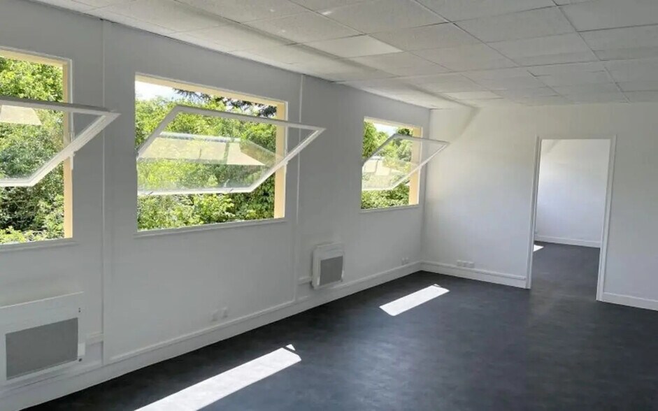 Local d’activités dans Eaubonne à louer - Photo de l’immeuble – Image 3 sur 10