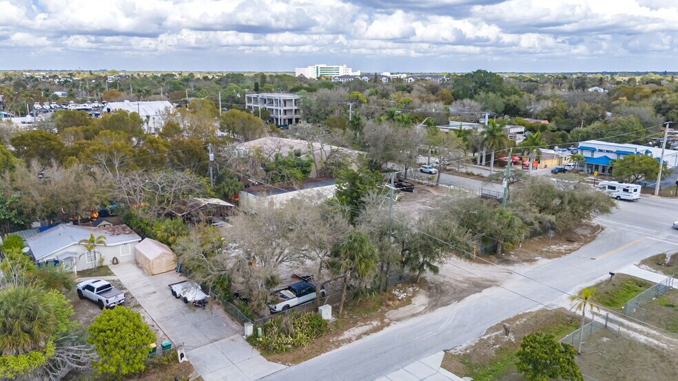 2705 Barrett ave, Naples, FL à vendre - Photo de l’immeuble – Image 3 sur 24