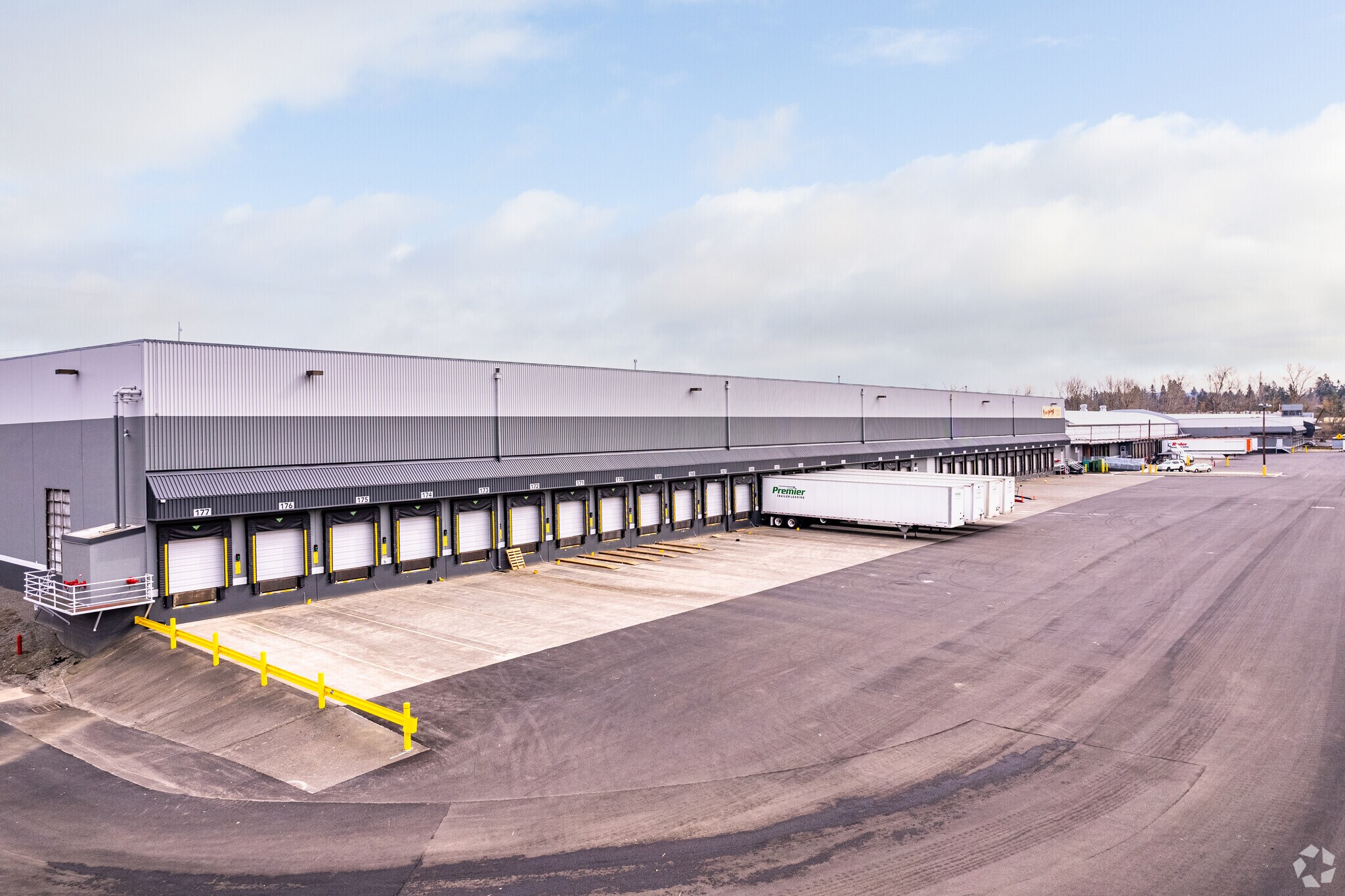 6433 SE Lake Rd, Portland, OR à louer Photo principale– Image 1 sur 20