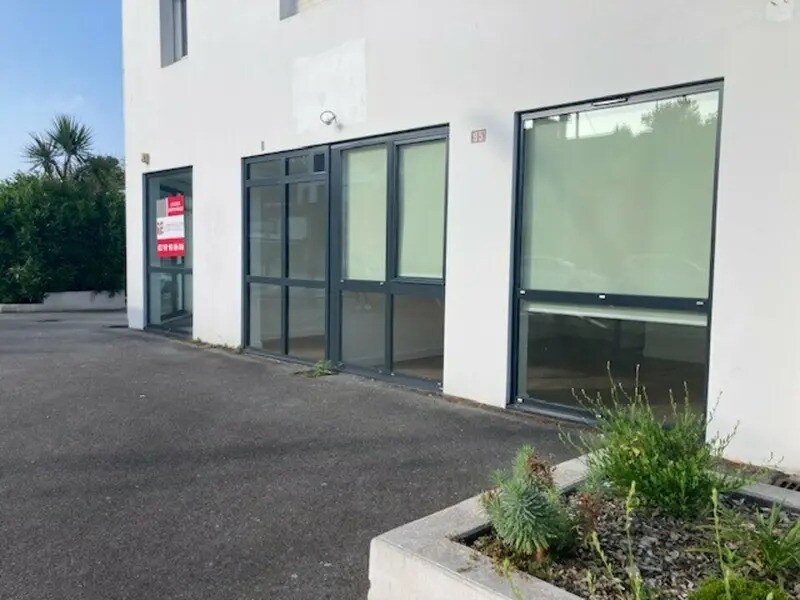 Local commercial dans Quimper à louer Photo de l’immeuble– Image 1 sur 5