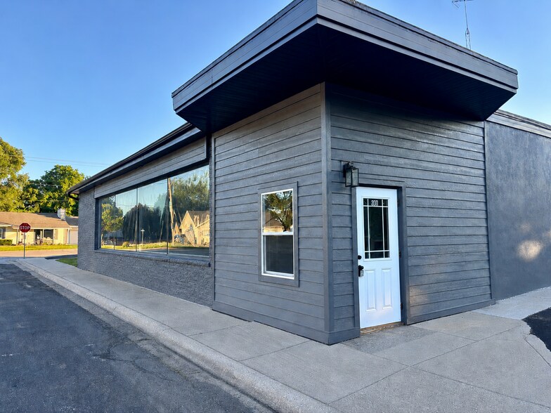 3082 Main St, East Troy, WI à louer - Photo de l’immeuble – Image 2 sur 13