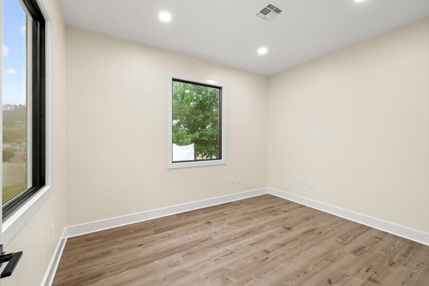 1106 N University Dr, Nacogdoches, TX à louer - Photo de l’immeuble – Image 2 sur 9