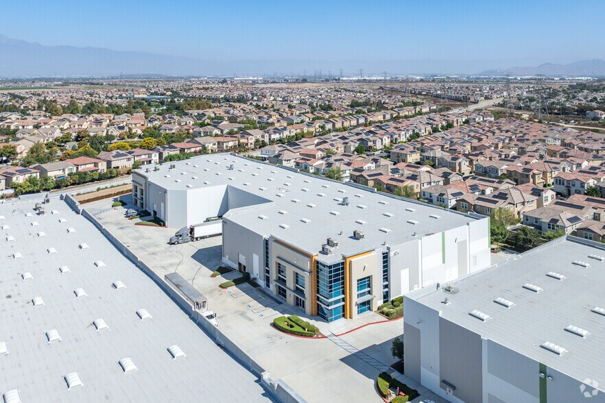 6074 Orbis Way, Eastvale, CA à louer - Aérien – Image 2 sur 5