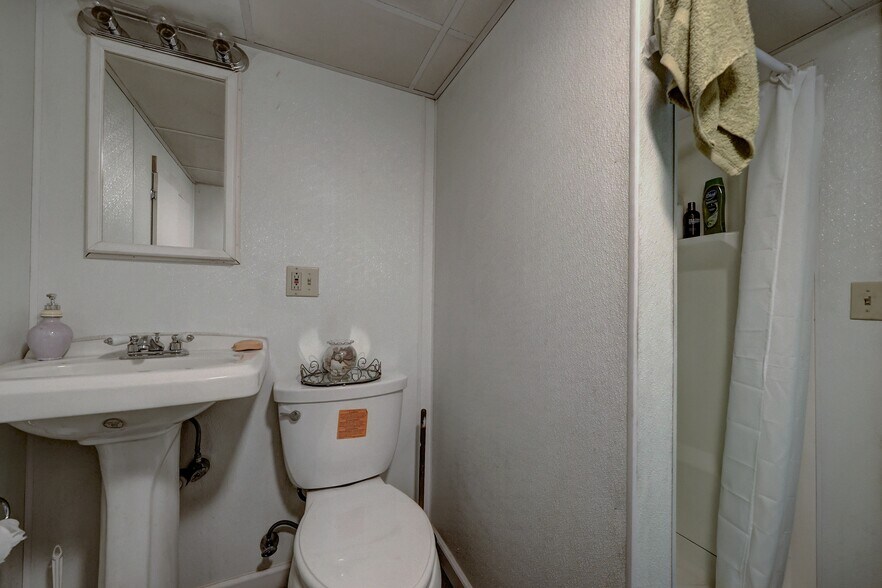 399 Wolcott Rd, Wolcott, CT à vendre - Photo intérieure – Image 3 sur 48