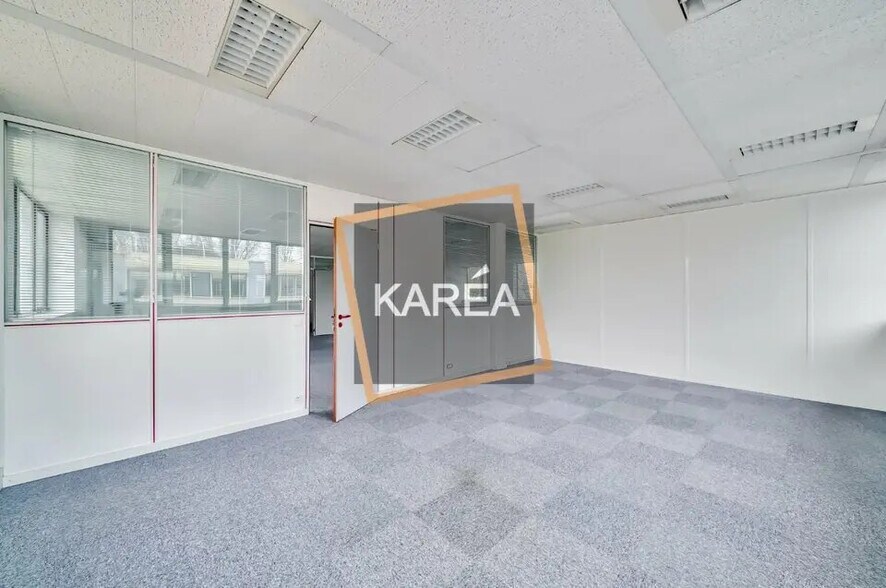 Bureau dans Saint-Thibault-des-Vignes à louer - Photo intérieure – Image 2 sur 5