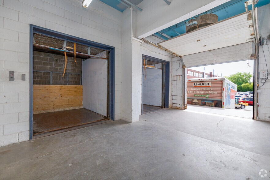 5550 Rue Fullum, Montréal, QC à louer - Photo de l’immeuble – Image 3 sur 17