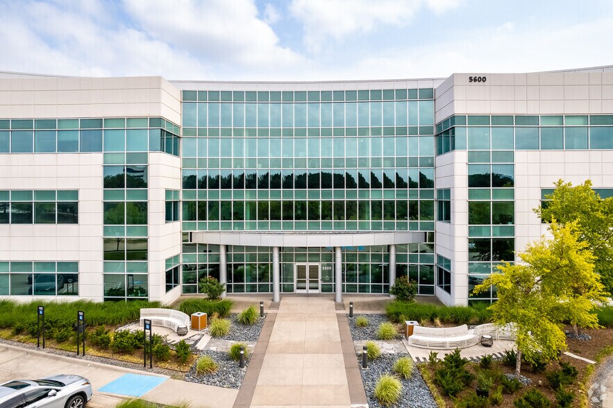 5600 Tennyson Pkwy, Plano, TX à louer - Photo de l’immeuble – Image 3 sur 10