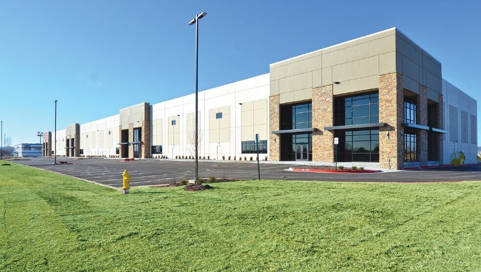 411 N Goad Springs Rd, Lowell, AR à louer - Photo de l’immeuble – Image 2 sur 7