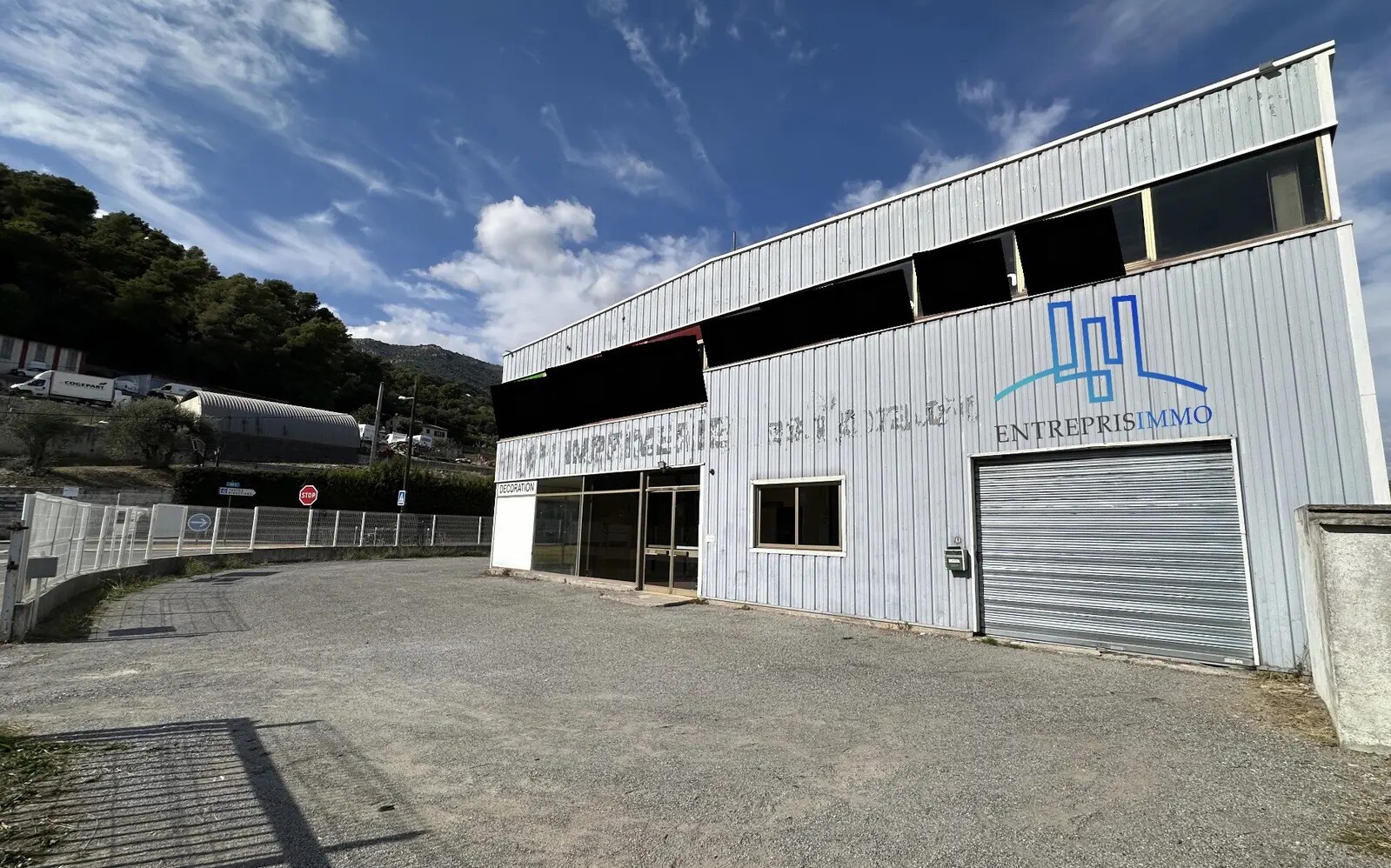 Local d’activités dans Saint-Jeannet à louer Photo de l’immeuble– Image 1 sur 6